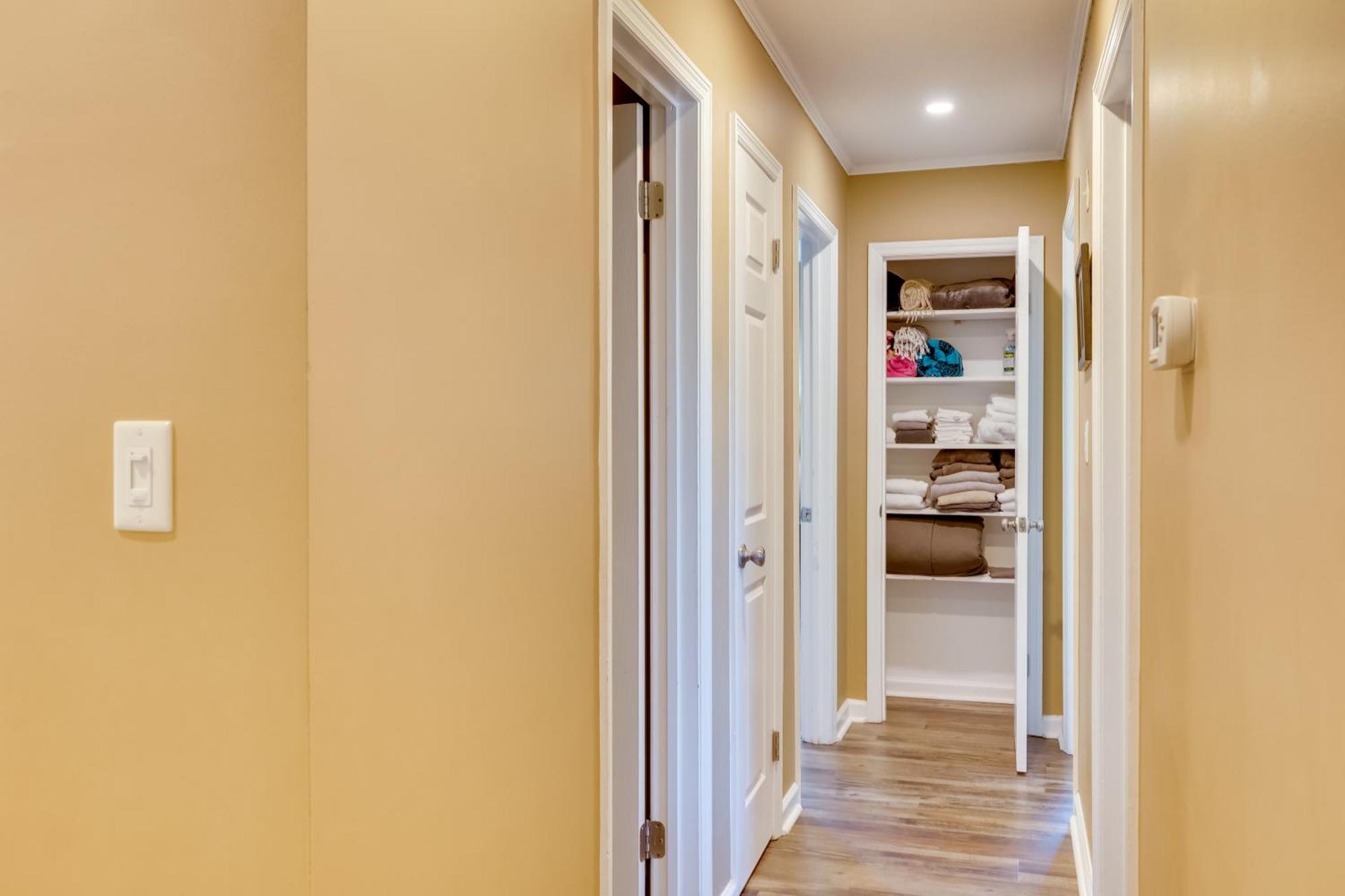 Lovely Emerald Isle Home, Walk To Beach! المظهر الخارجي الصورة