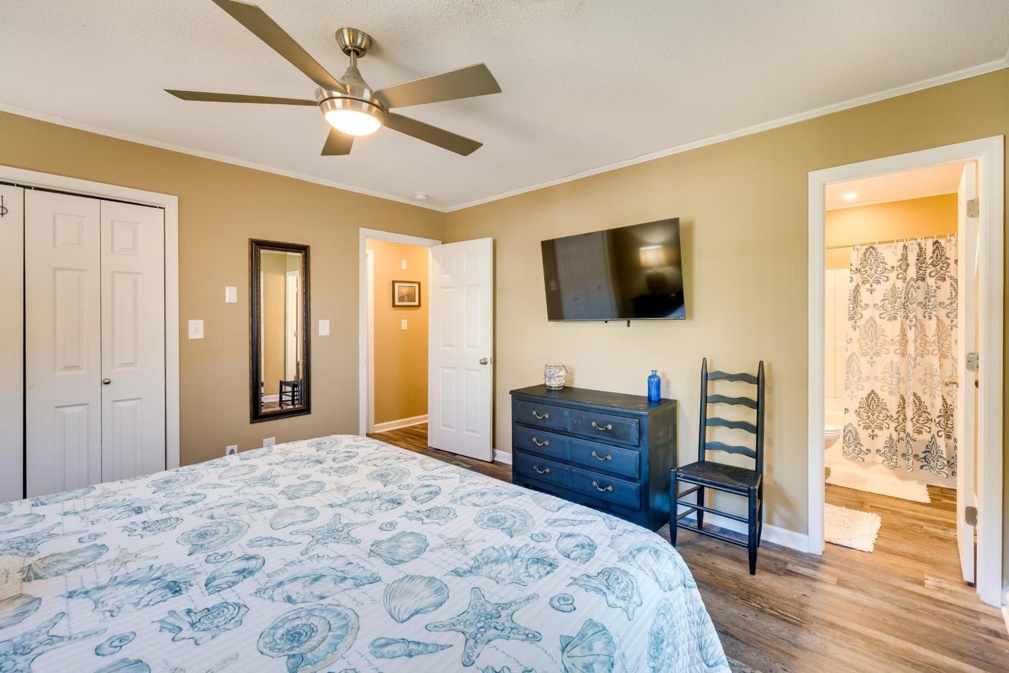Lovely Emerald Isle Home, Walk To Beach! المظهر الخارجي الصورة