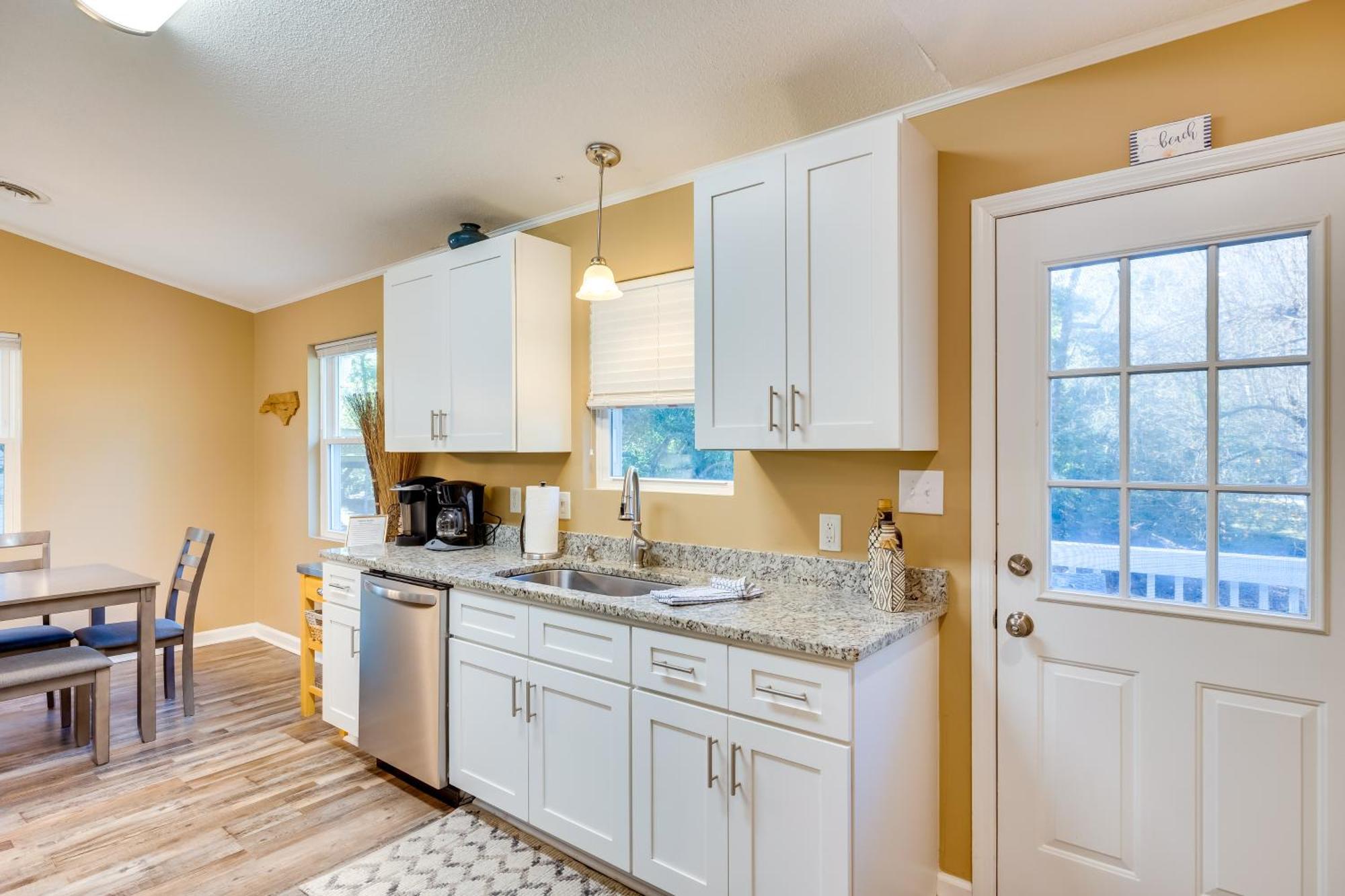 Lovely Emerald Isle Home, Walk To Beach! المظهر الخارجي الصورة