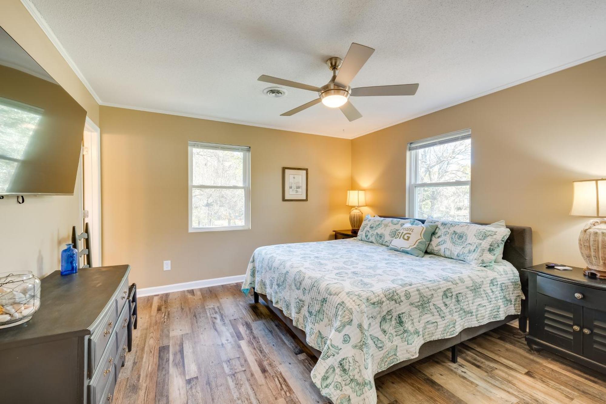 Lovely Emerald Isle Home, Walk To Beach! المظهر الخارجي الصورة