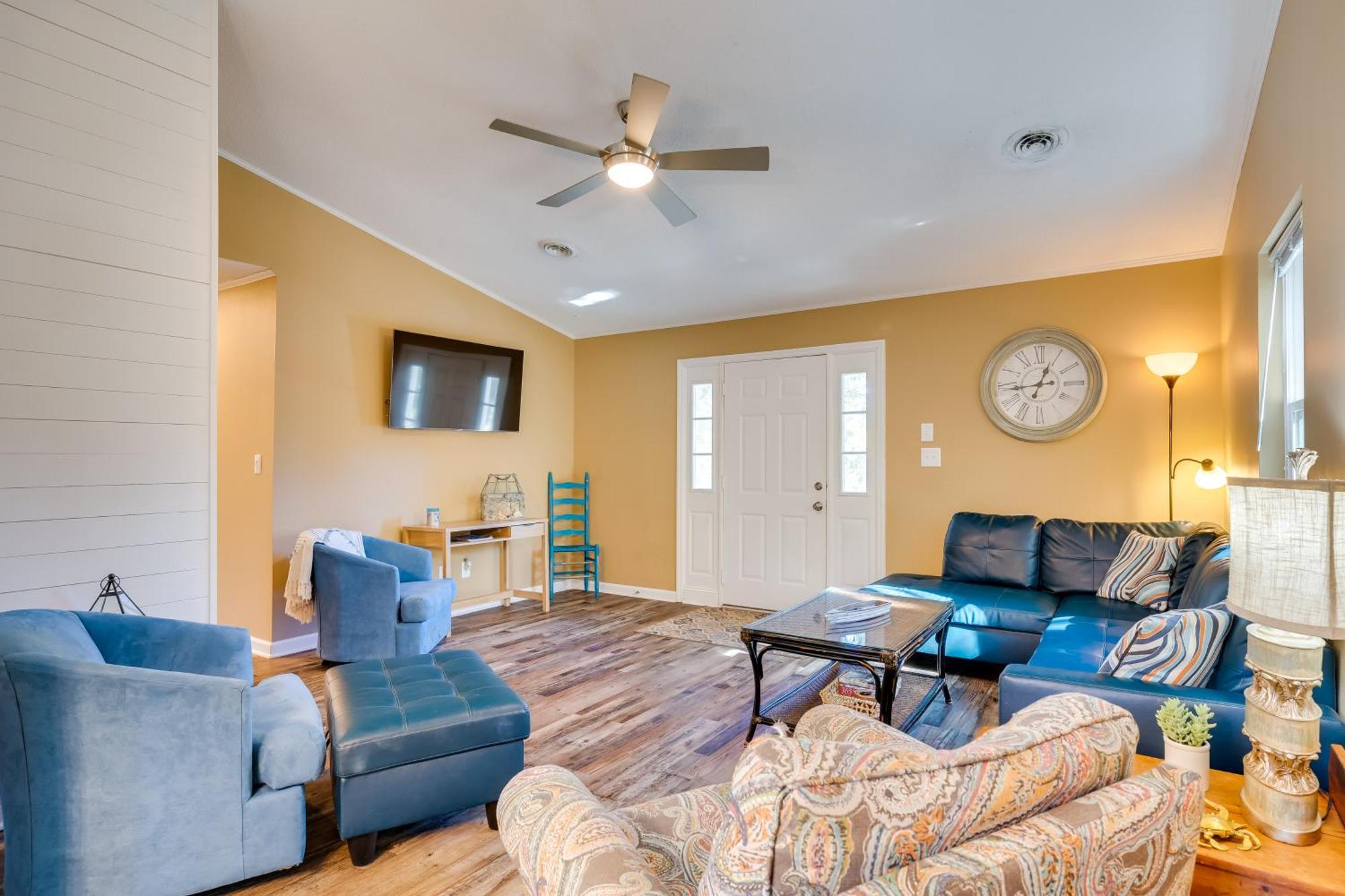 Lovely Emerald Isle Home, Walk To Beach! المظهر الخارجي الصورة