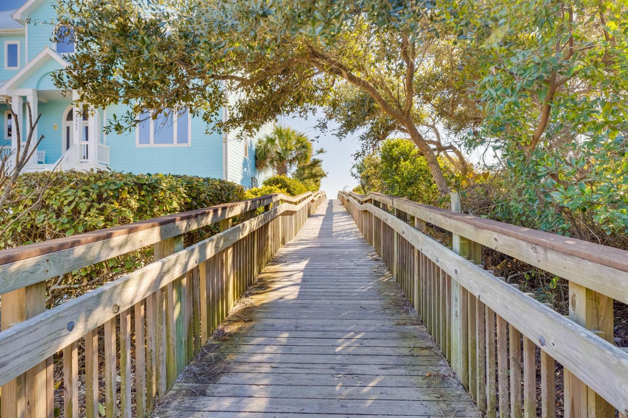 Lovely Emerald Isle Home, Walk To Beach! المظهر الخارجي الصورة