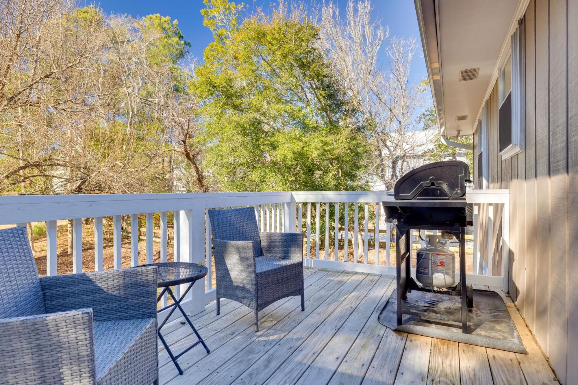 Lovely Emerald Isle Home, Walk To Beach! المظهر الخارجي الصورة